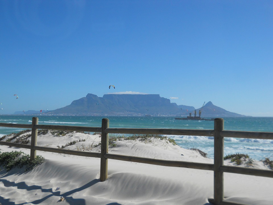 Table Mountain qui surplombe la ville du Cap