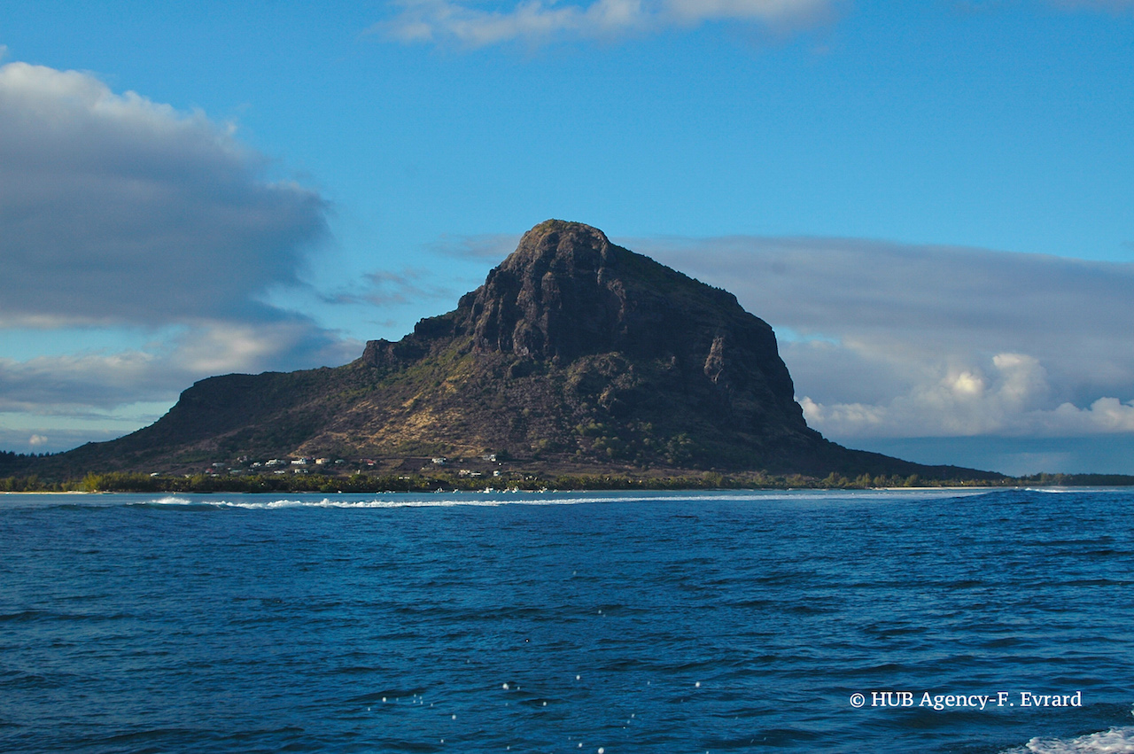 Le Morne vu de la mer