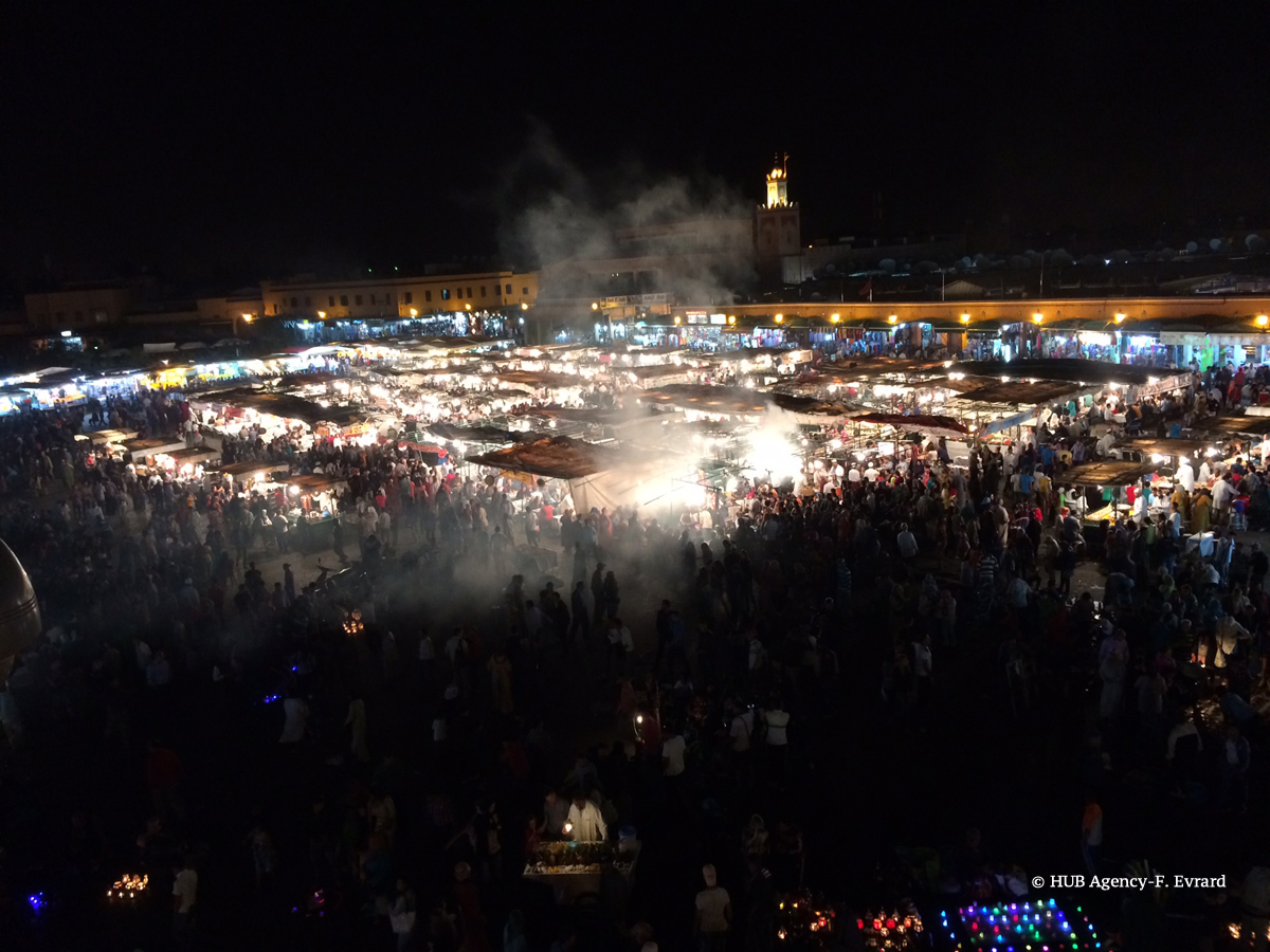 Festivités du soir sur la place Jemaa el-Fna, avec ses restaurants ambulants
