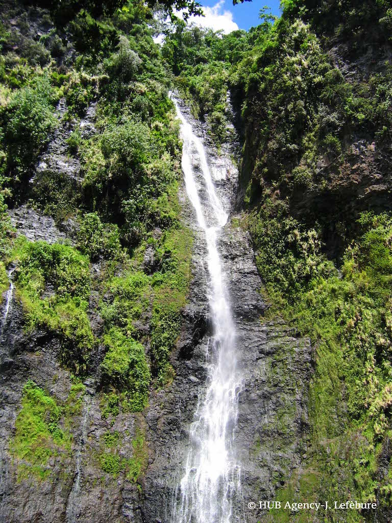 Cascade sur l'île de Tahiti