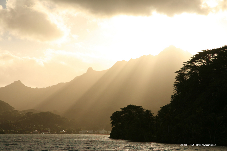 Coucher de soleil sur l'ile de Raiatea