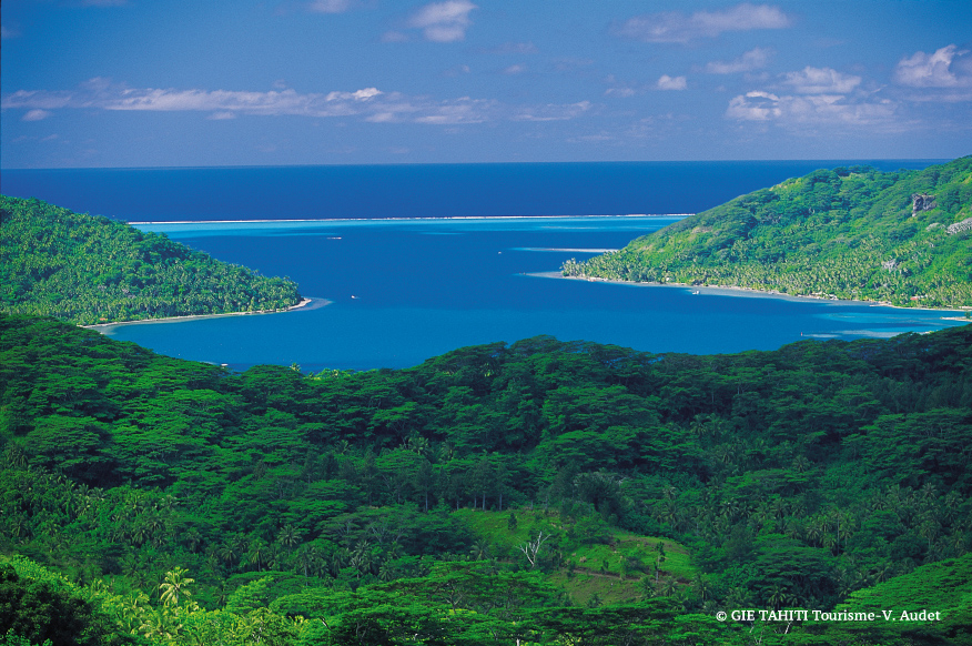 Vue panoramique de la baie de Haamene à Tahoa