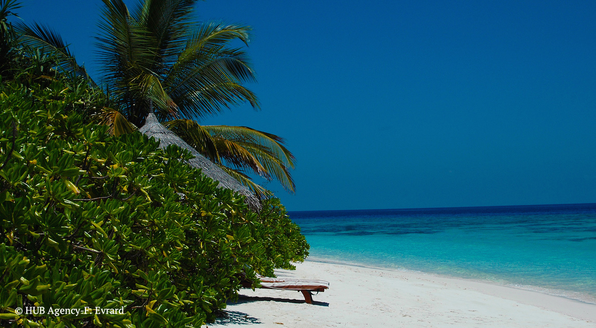Iles Maldives Coco Palm Dhubikolhu sable blanc mer turquoise lune de miel voyage de noce