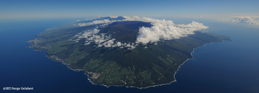 Ile de la Réunion Voyages à la carte voyages sur mesures volcan cirque de mafate cirque de salazie plaine des sables le piton de la Fournaise la plaine des cafres